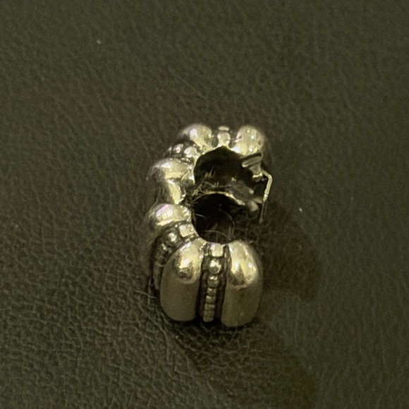 Pandora Silver Clip Charm - Picture 2 of 3